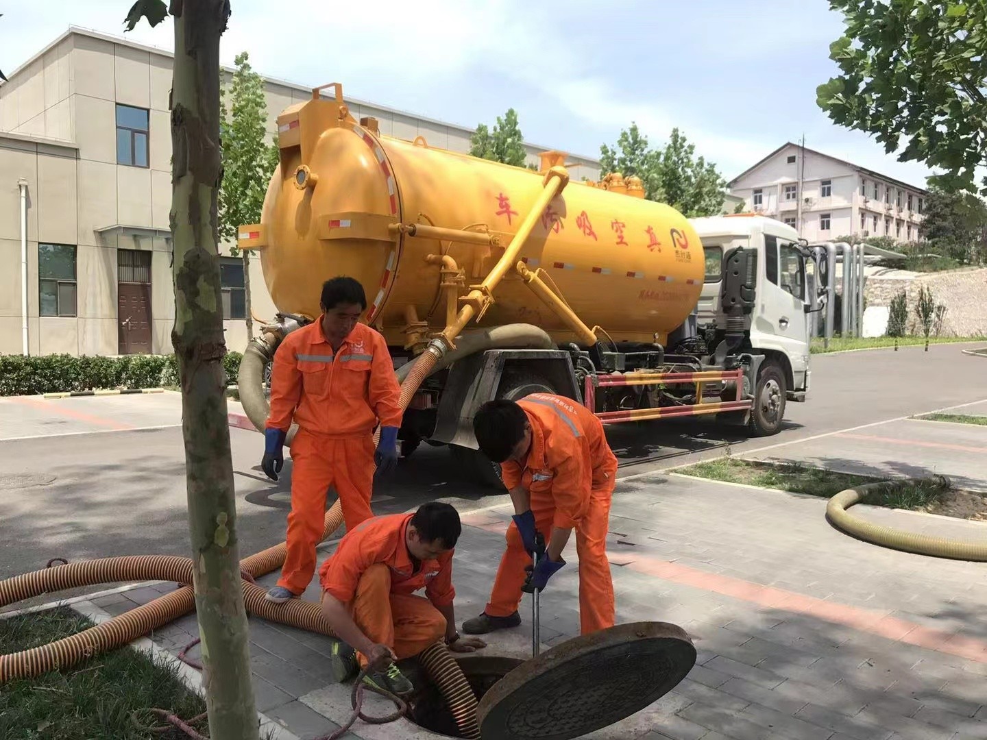 浮梁化粪池清理与5-8吨吸粪车施工效率分析